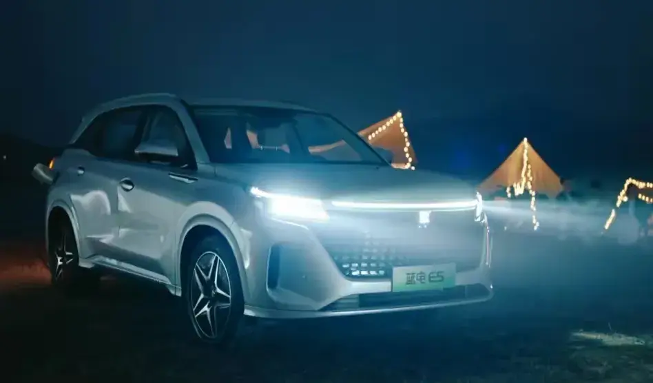 藍電E5中型SUV正式上市,賣9.98萬,問界還不急?