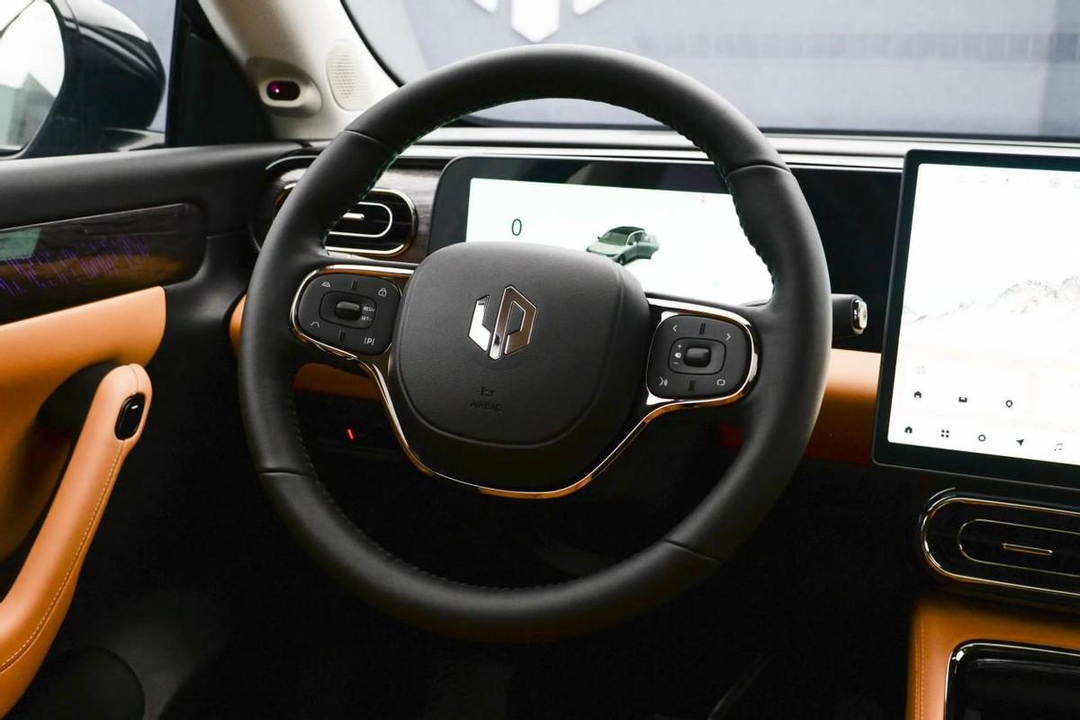 零跑全新C11到店,新車有哪些優缺點,值得買嗎?深度體驗告訴你
