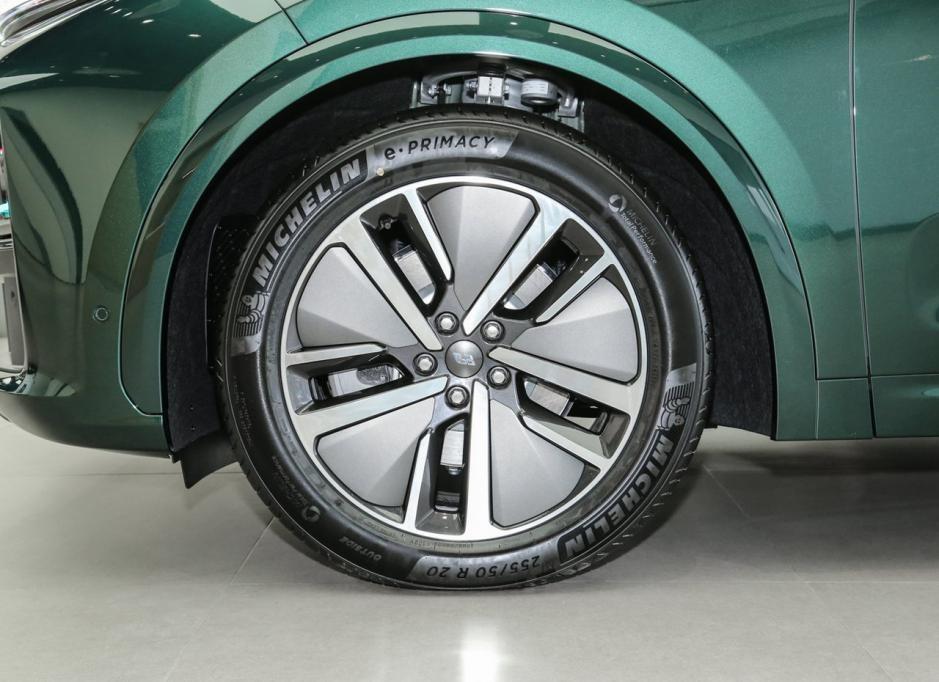 理想L7銷量領先,占據(jù)新能源汽車市場先機