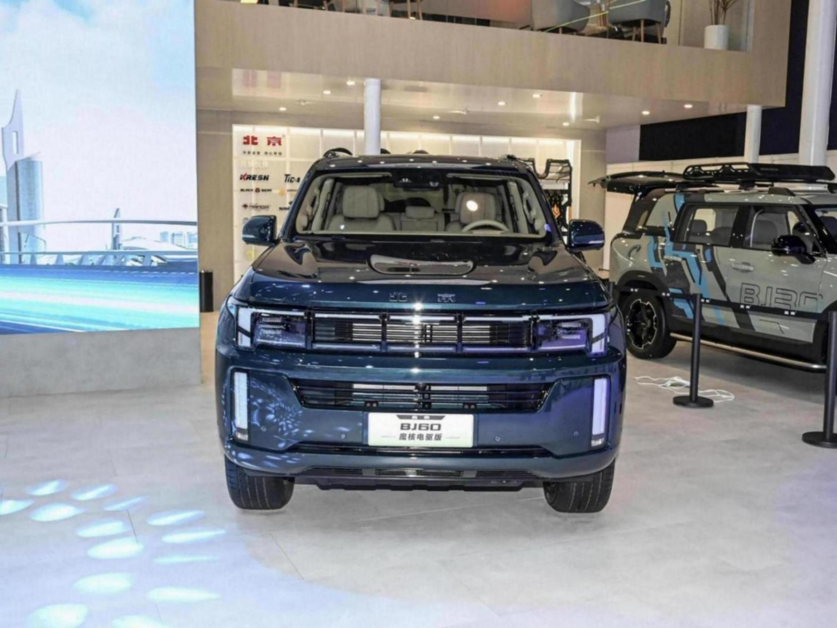 配1.5T增程系統(tǒng) 汽車(chē)BJ60魔核電驅(qū)版下線(xiàn) 續(xù)航1200km
