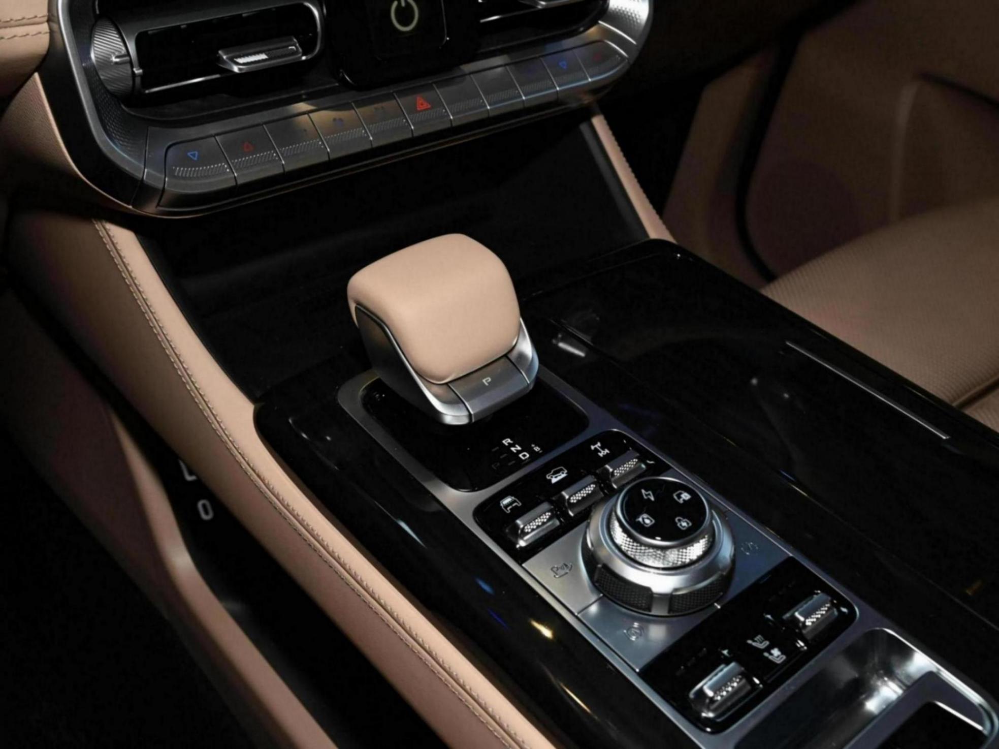 配1.5T增程系統(tǒng) 汽車(chē)BJ60魔核電驅(qū)版下線(xiàn) 續(xù)航1200km