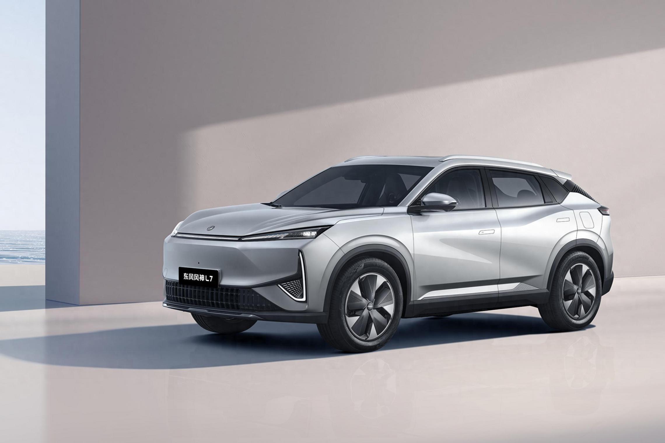 這款混動SUV“殺瘋了”,續(xù)航2054km,12.89萬起,爆款穩(wěn)了?