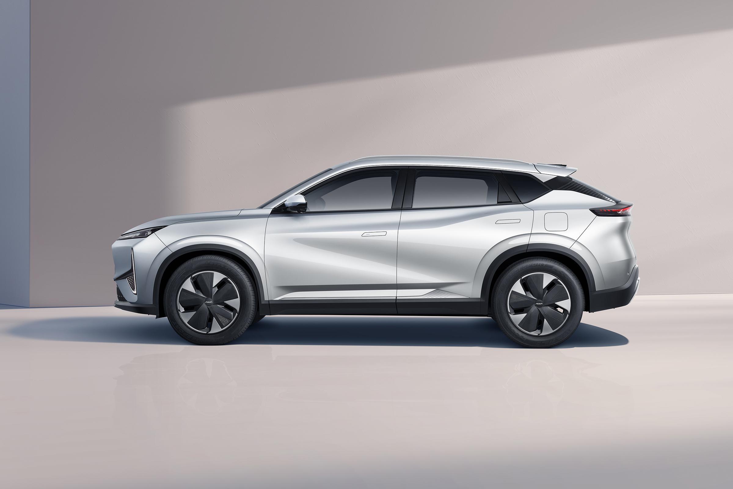 這款混動SUV“殺瘋了”,續(xù)航2054km,12.89萬起,爆款穩(wěn)了?