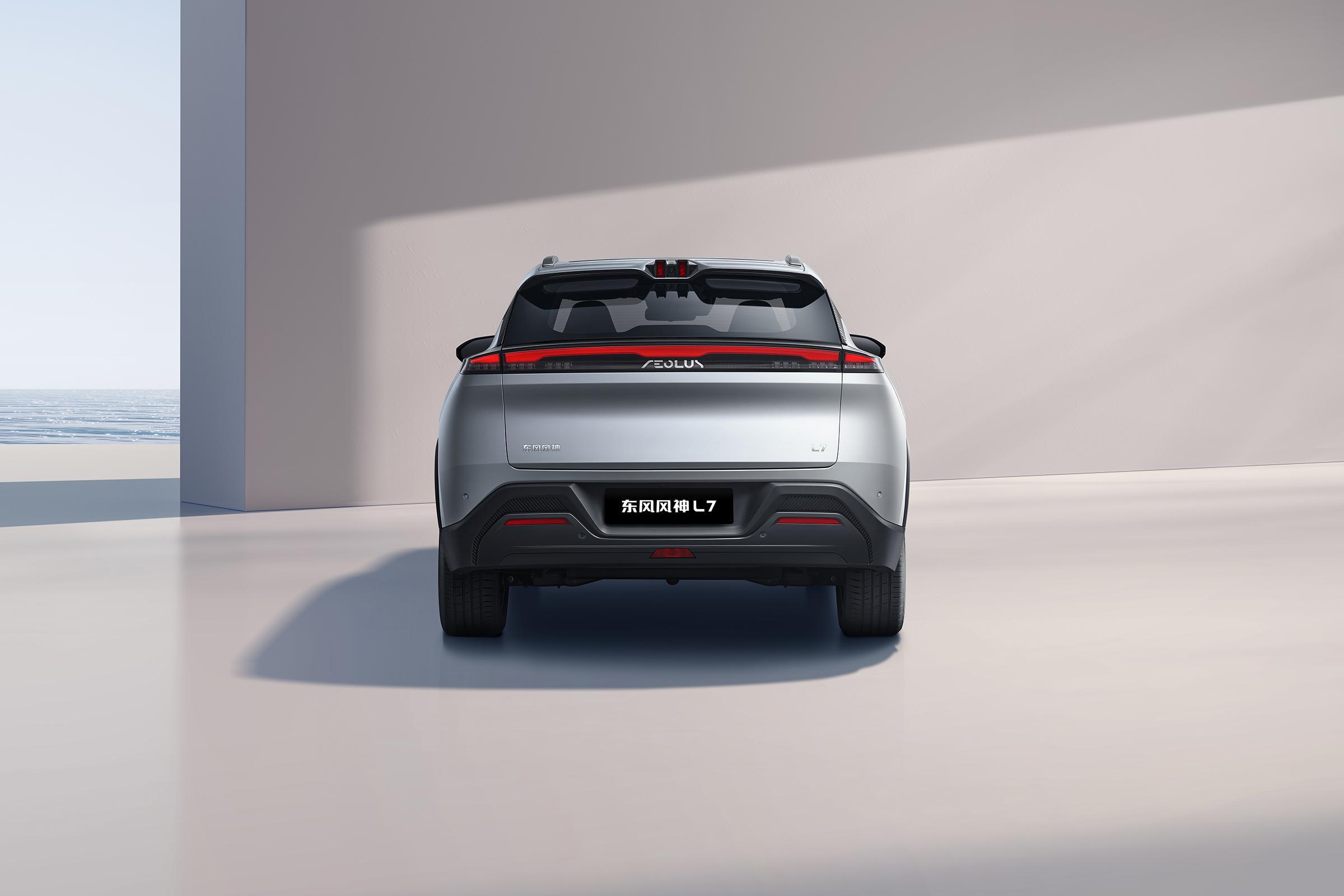 這款混動SUV“殺瘋了”,續(xù)航2054km,12.89萬起,爆款穩(wěn)了?