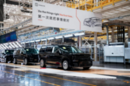 又推重磅車型,吉利“攪局”高端純電MPV市場?