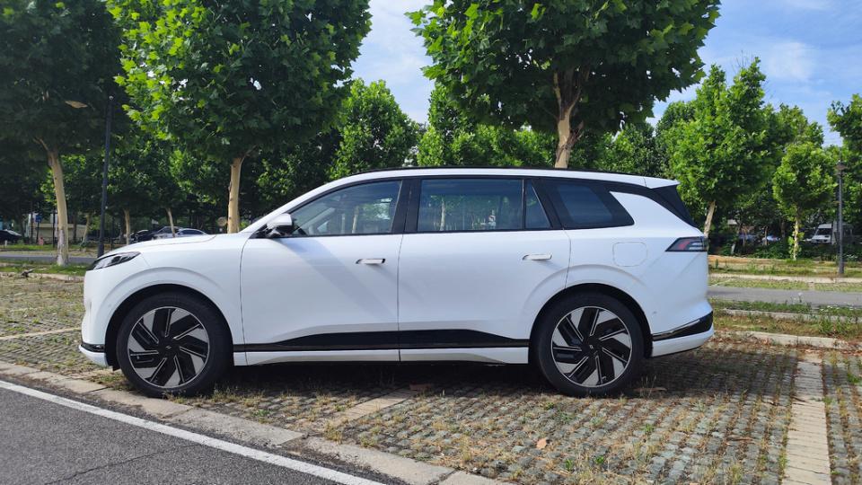 5米車(chē)長(zhǎng)+3米軸距+6座布局,試駕東風(fēng)奕派eπ008