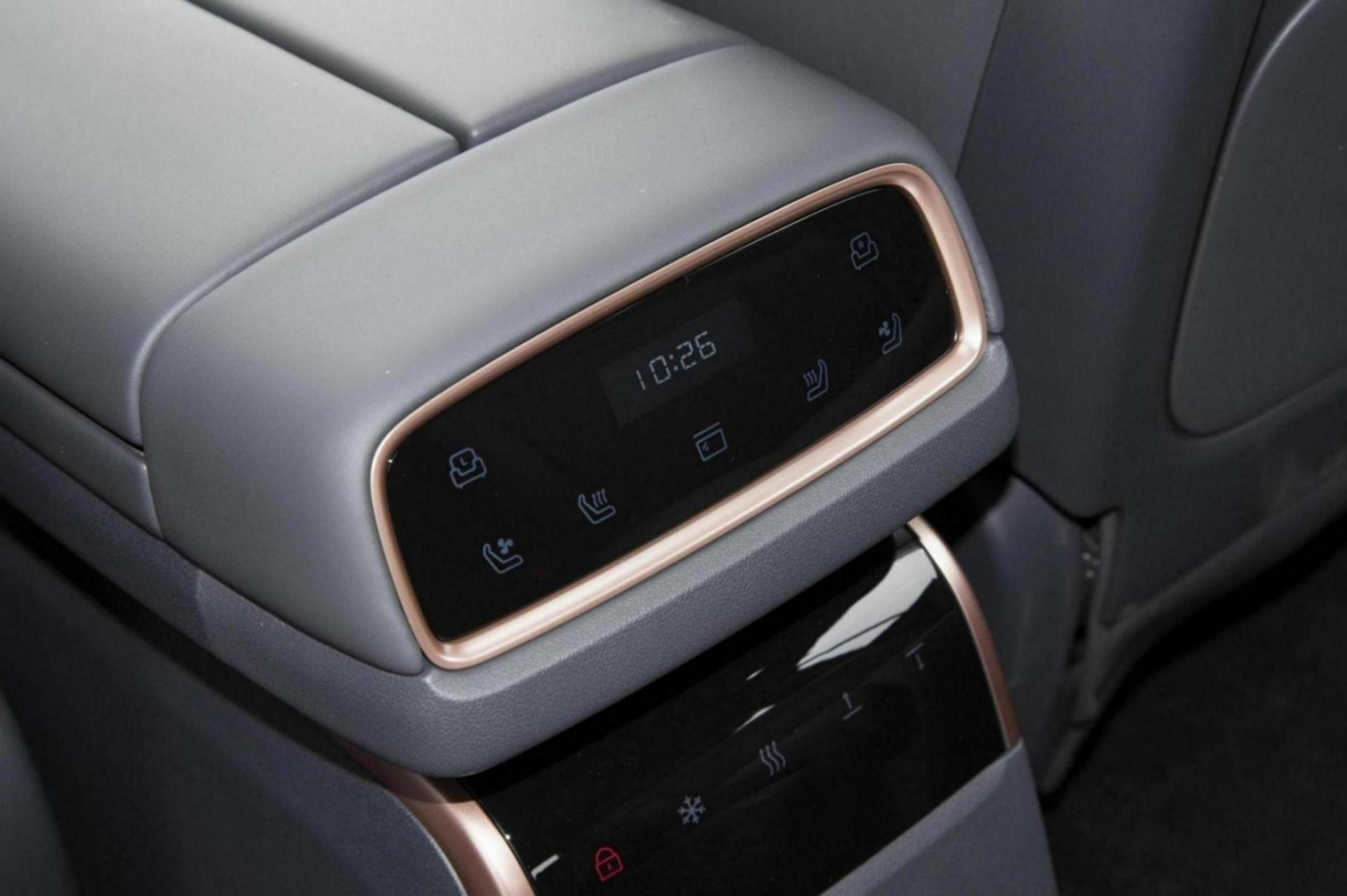 5米車(chē)長(zhǎng)+3米軸距+6座布局,試駕東風(fēng)奕派eπ008