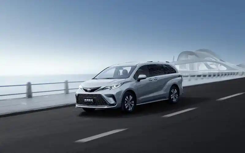 豐田格瑞維亞解析:5.2米大塊頭MPV,2.5L混動+四驅,油耗5.66L