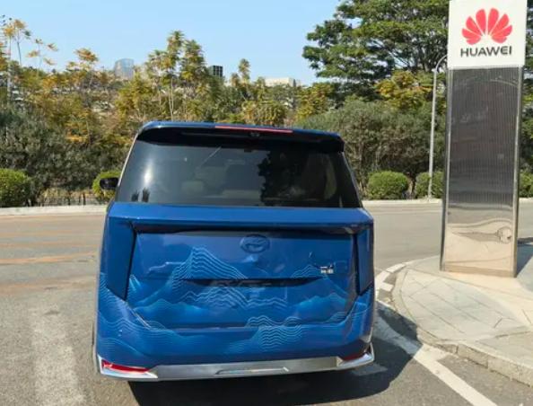 廣汽押注華為救命!全新品牌首車諜照曝光,車頂竟長了個“犄角”