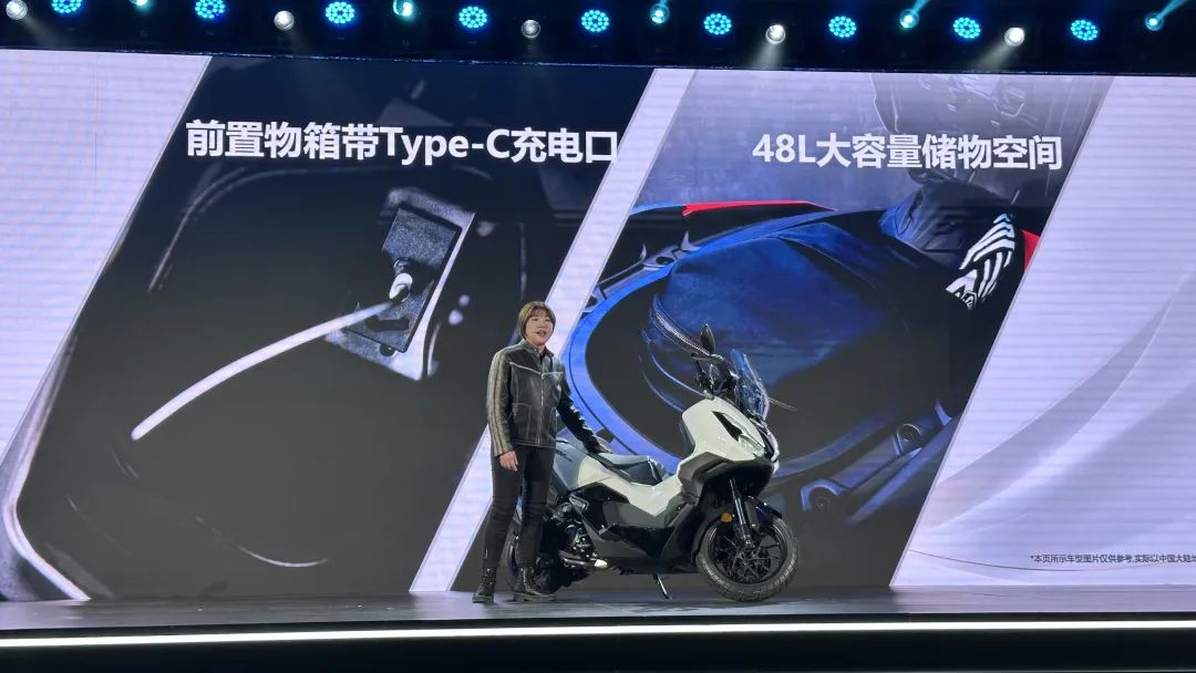 43800自己卷自己!本田ADV350上市,同級別踏板天都塌了!
