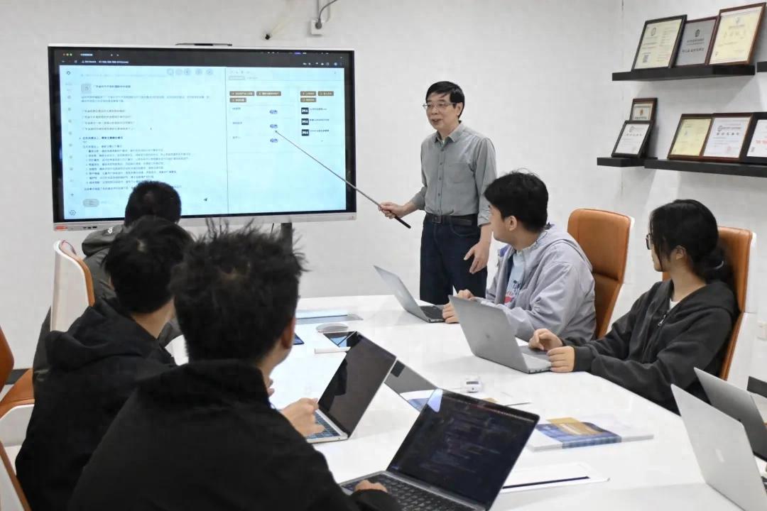 讓AI在各行各業(yè)用起來、跑起來!